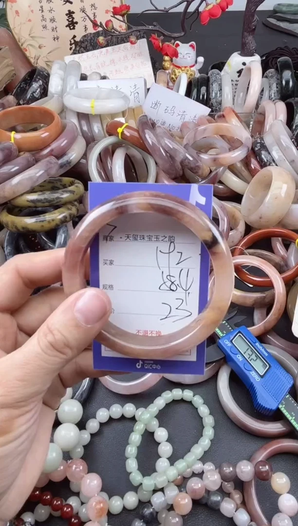 未镶嵌手镯石英质玉192