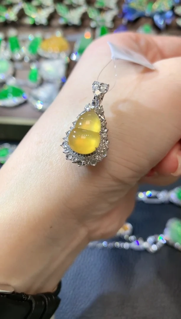 【闪购商品】翡翠吊坠(不含链)18K金镶嵌D54