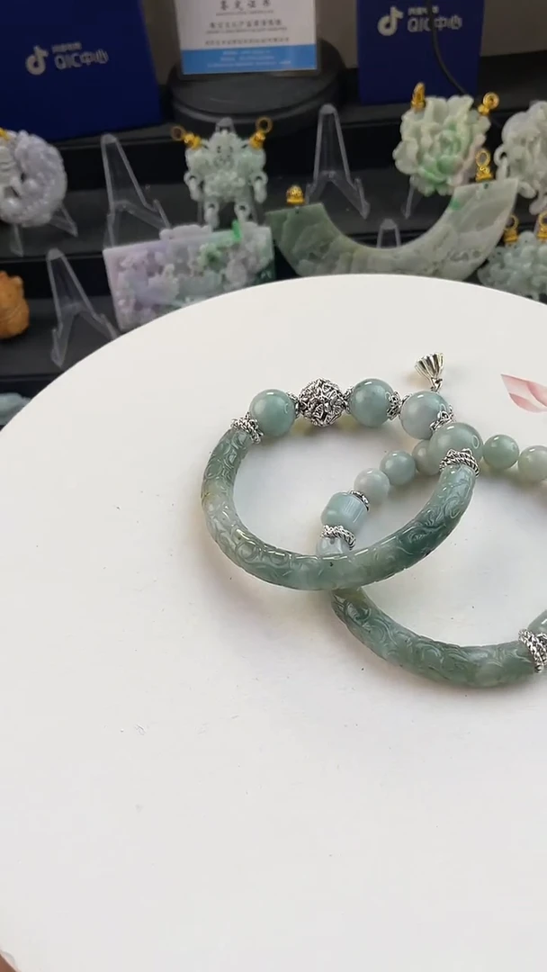 颈饰未镶嵌翡翠心*手工定制默认微瑕主播介绍为准