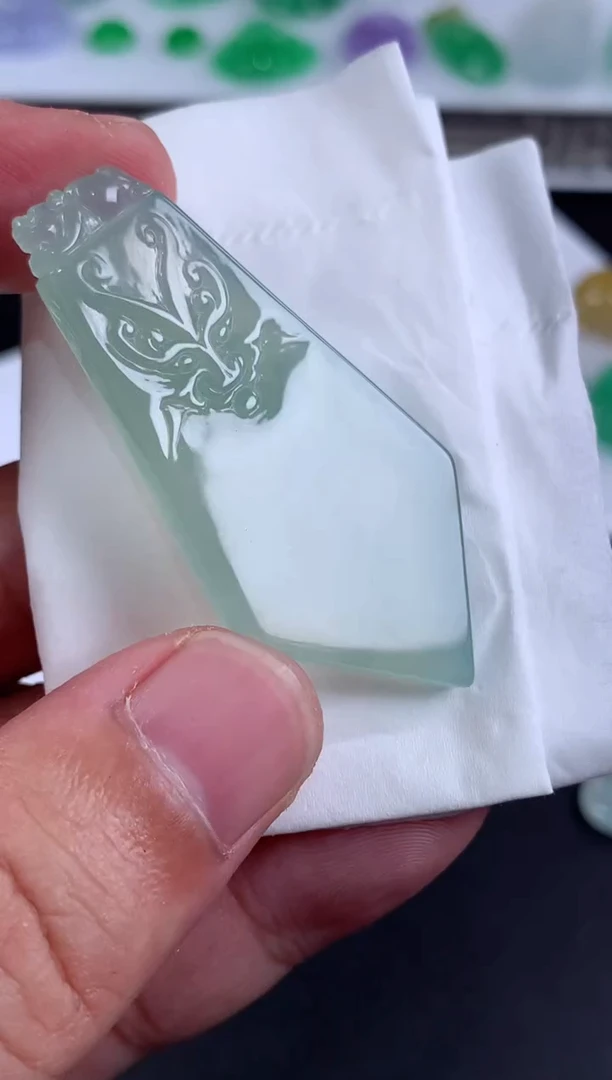 未镶嵌定制翡翠?**?翡翠