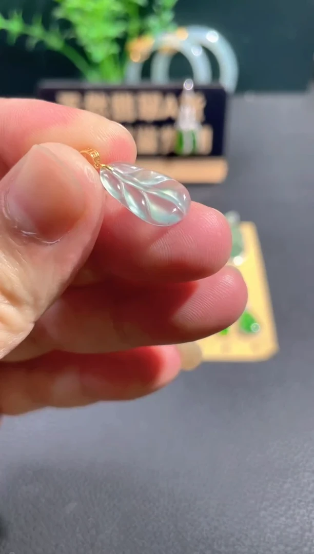 翡翠18K金镶嵌颈饰翡翠