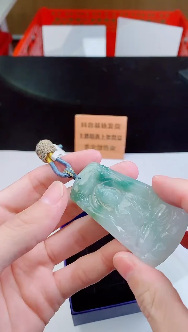 颈饰未镶嵌翡翠   ·