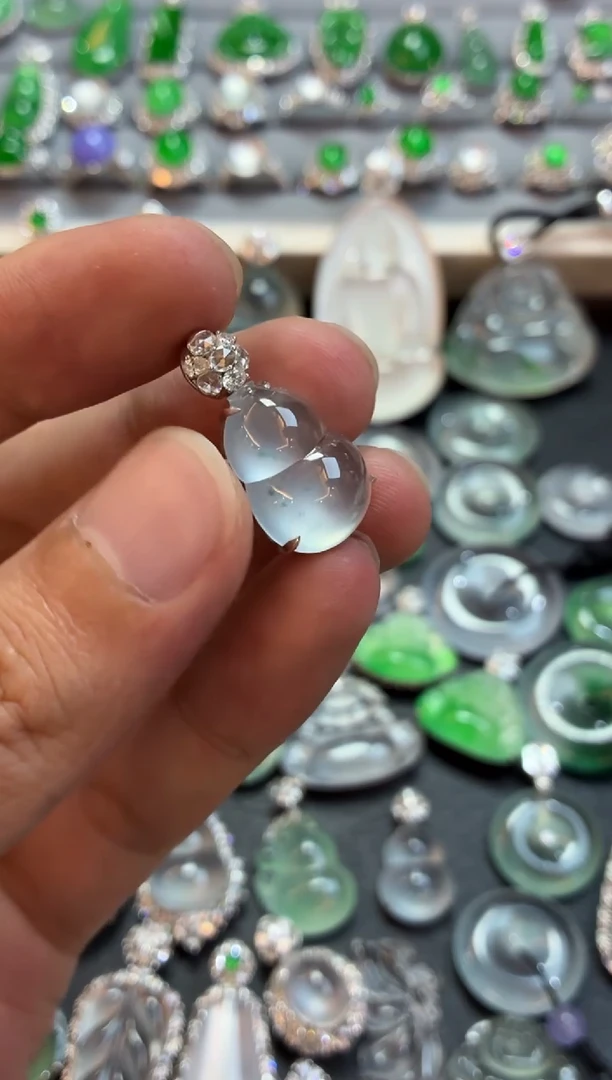 吊坠(不含链)18K金镶嵌翡翠葫芦
