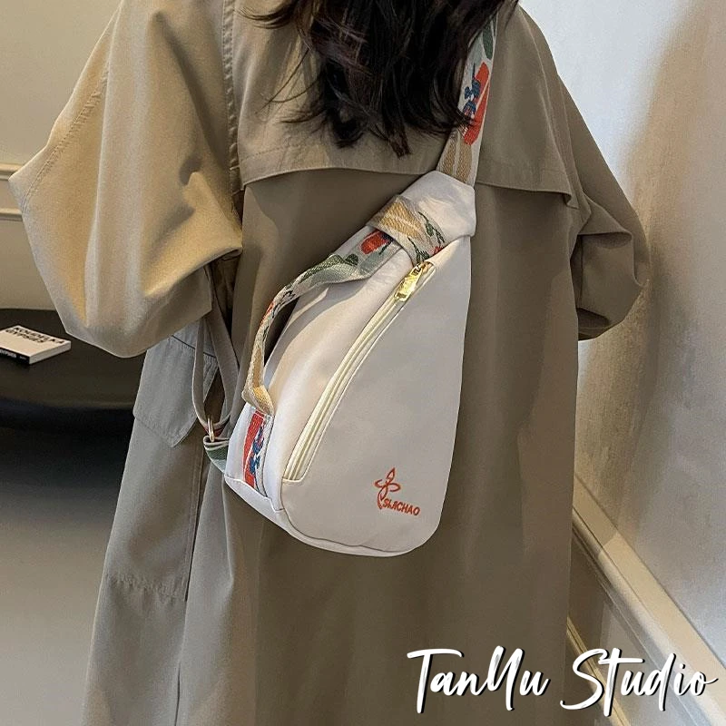 探屿潮牌小包包女小众休闲运动风斜挎胸包百搭旅行单肩时尚通勤包