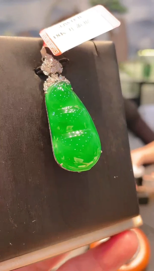 翡翠18K金镶嵌颈饰翡翠14