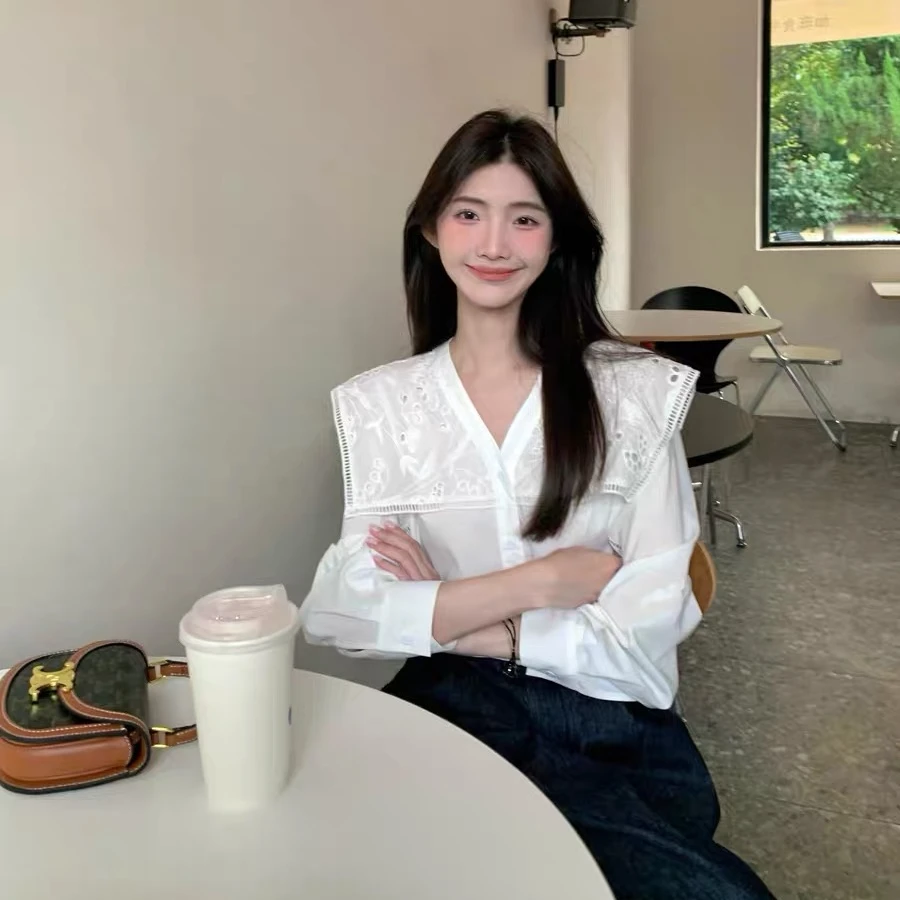 9915设计感白色气质镂空花边长袖衬衫女秋季宽松百搭休闲上衣