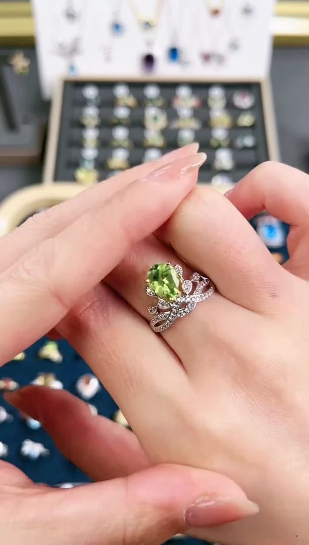 【闪购商品】橄榄石戒指银S925镶嵌c120