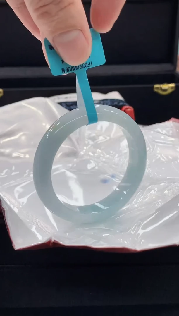 翡翠手镯未镶嵌手镯