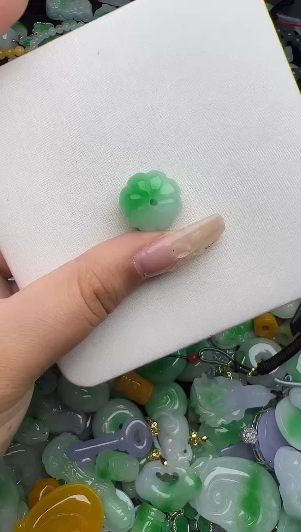 翡翠未镶嵌颈饰天然缅甸翡翠吊坠