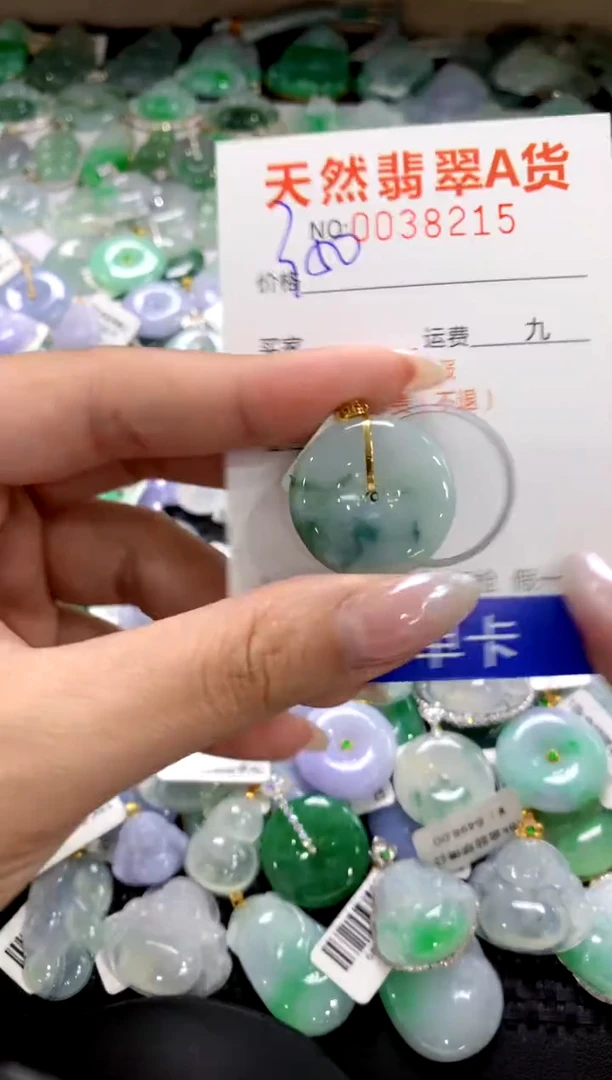 颈饰18K金镶嵌翡翠1111111111111111