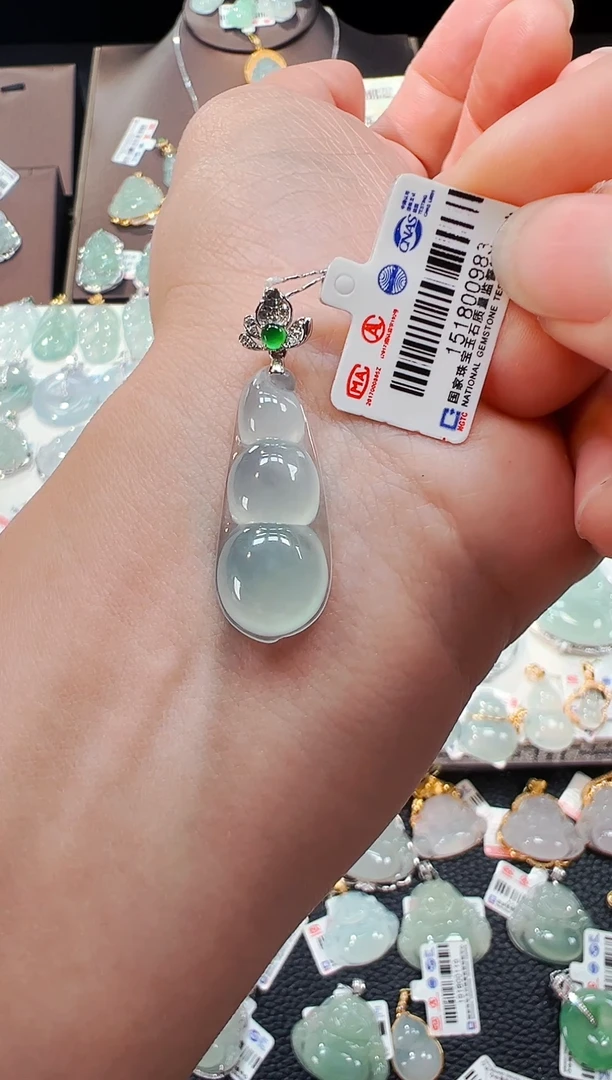 【闪购商品】翡翠吊坠(不含链)18K金镶嵌福豆吊坠985