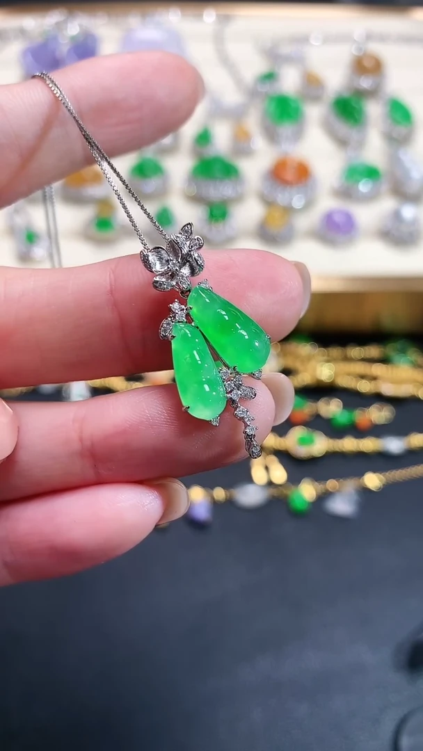 翡翠18K金镶嵌吊坠(不含链)豆子|6980+0