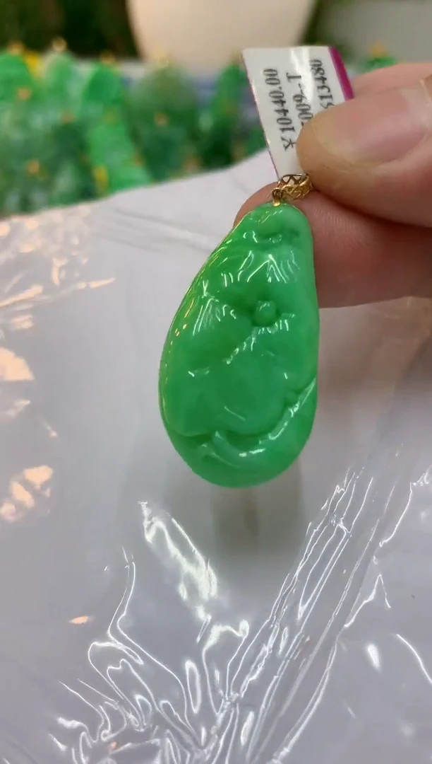 翡翠18K金镶嵌颈饰挂件