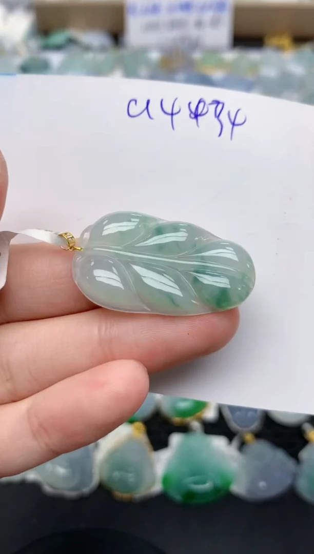 翡翠18K金镶嵌颈饰天然缅甸A货翡翠