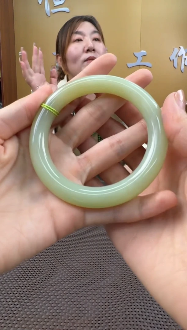 【闪购商品】和田玉手镯未镶嵌60