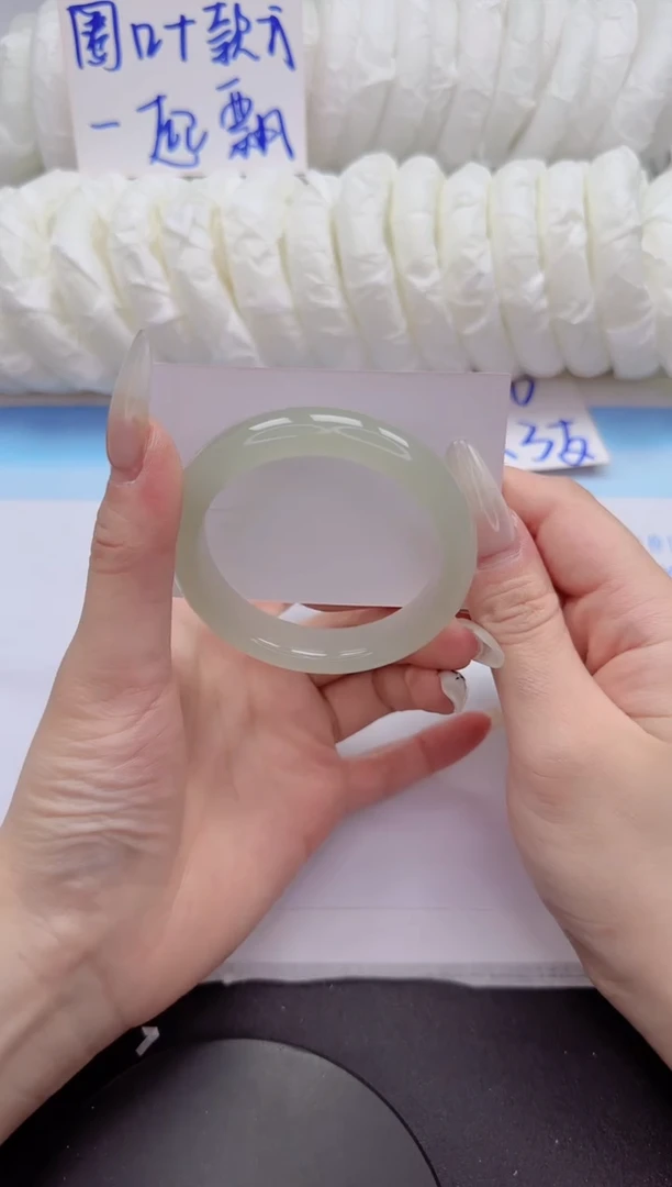 石英质玉手镯未镶嵌103-52.5