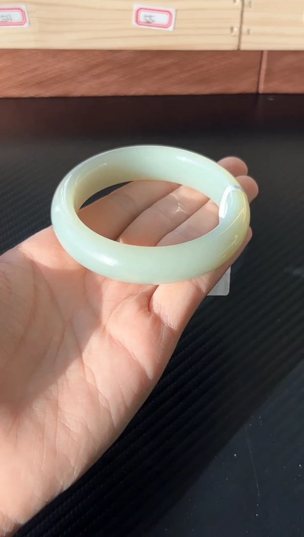 未镶嵌手镯和田玉且末微色差近矿58k