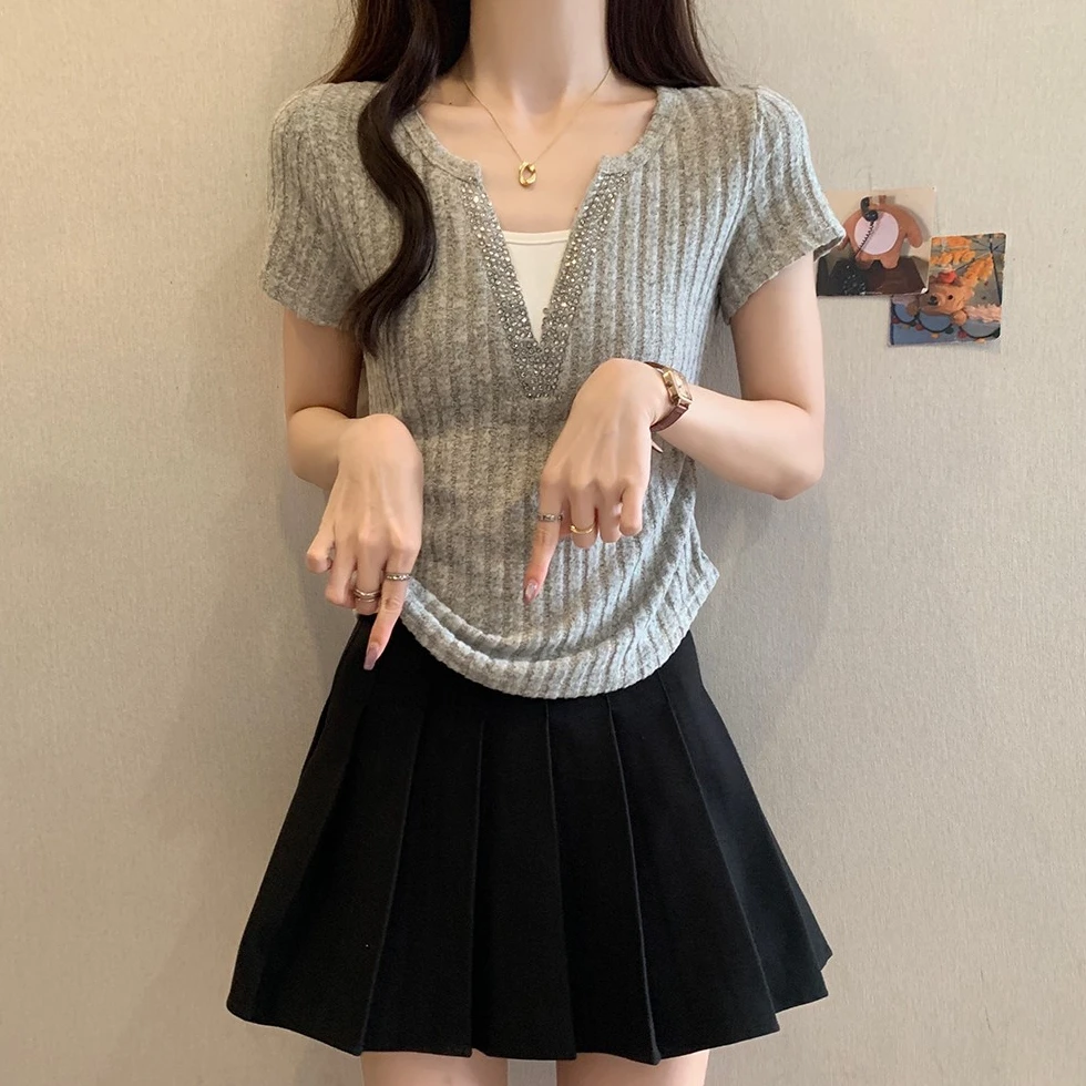 夏季新款假两件烫钻V领重工正肩T恤女显瘦遮肚上衣C5761