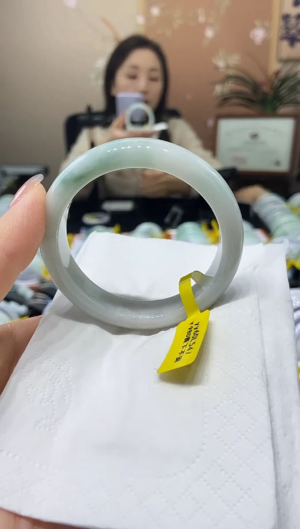 【闪购商品】翡翠手镯未镶嵌54.5圈口