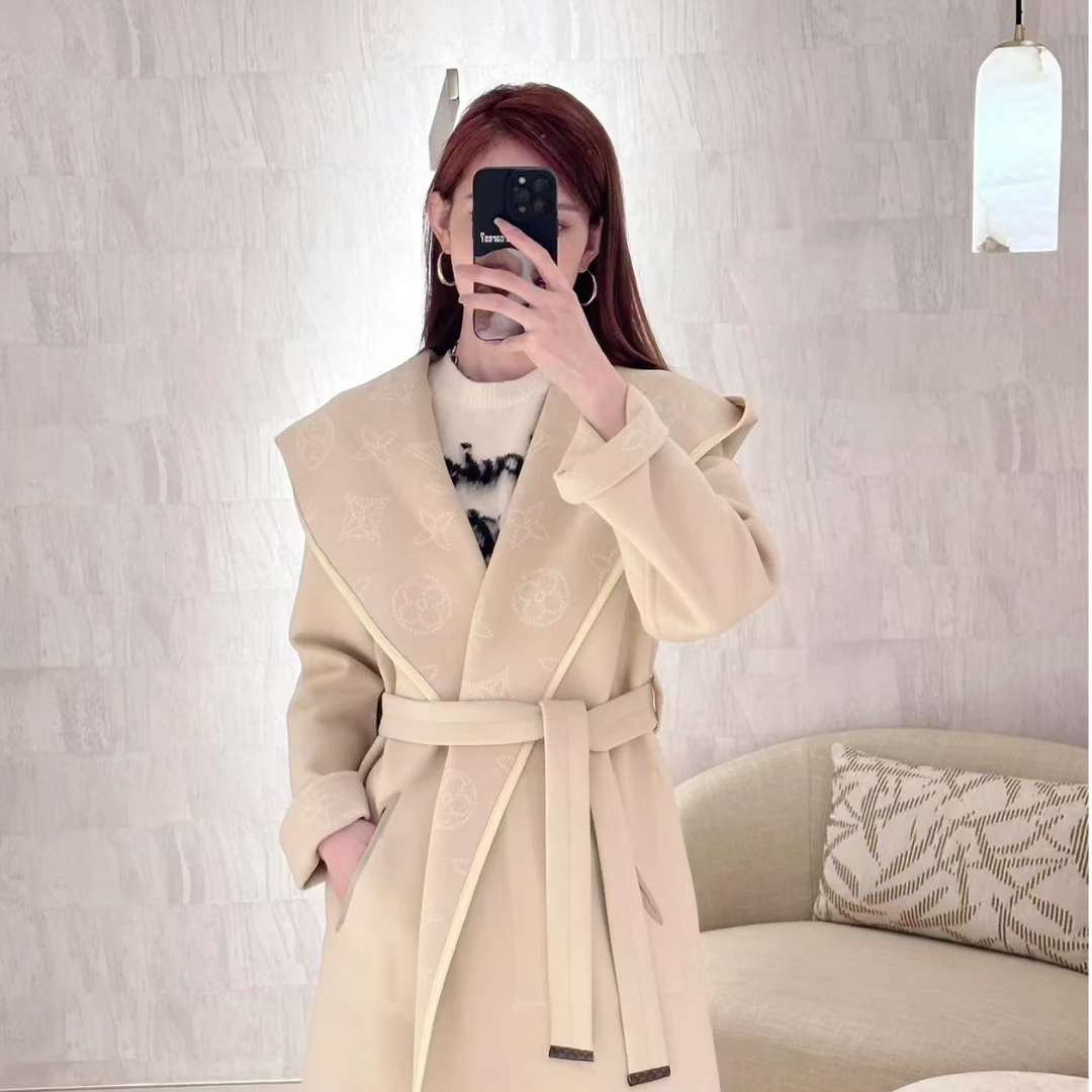 未使用 LouisVuitton/路易威登 LV 满印双面穿浴袍大衣38码 11559