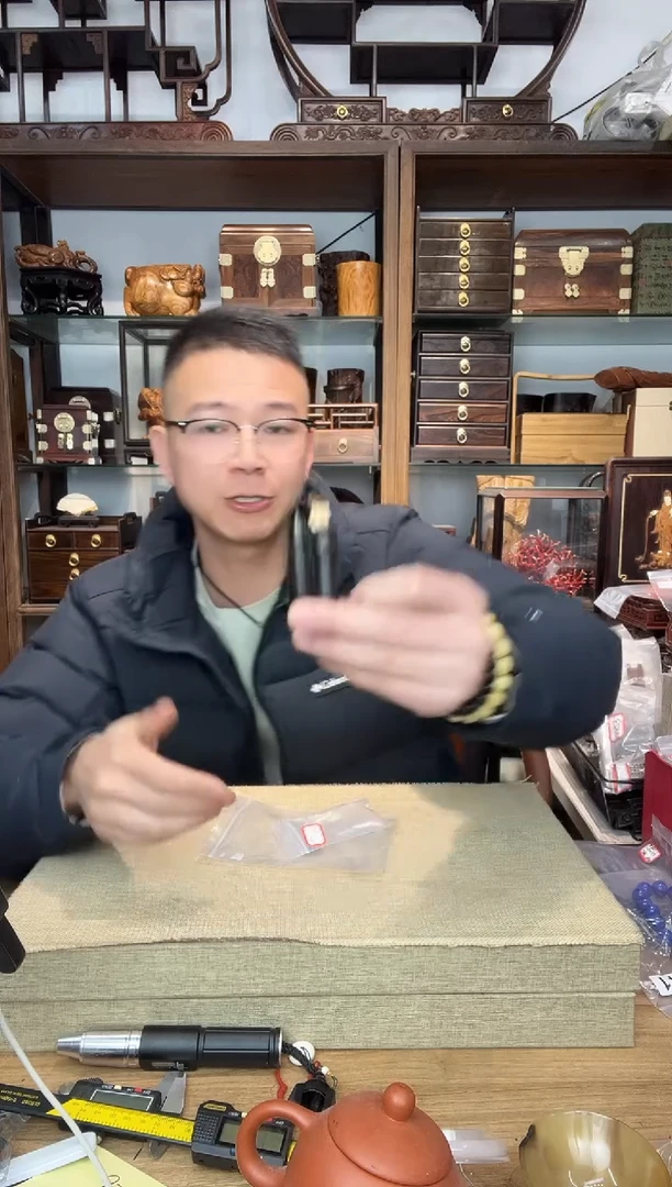 乌木类书架789紫光檀竹节手把件+子弹手把件