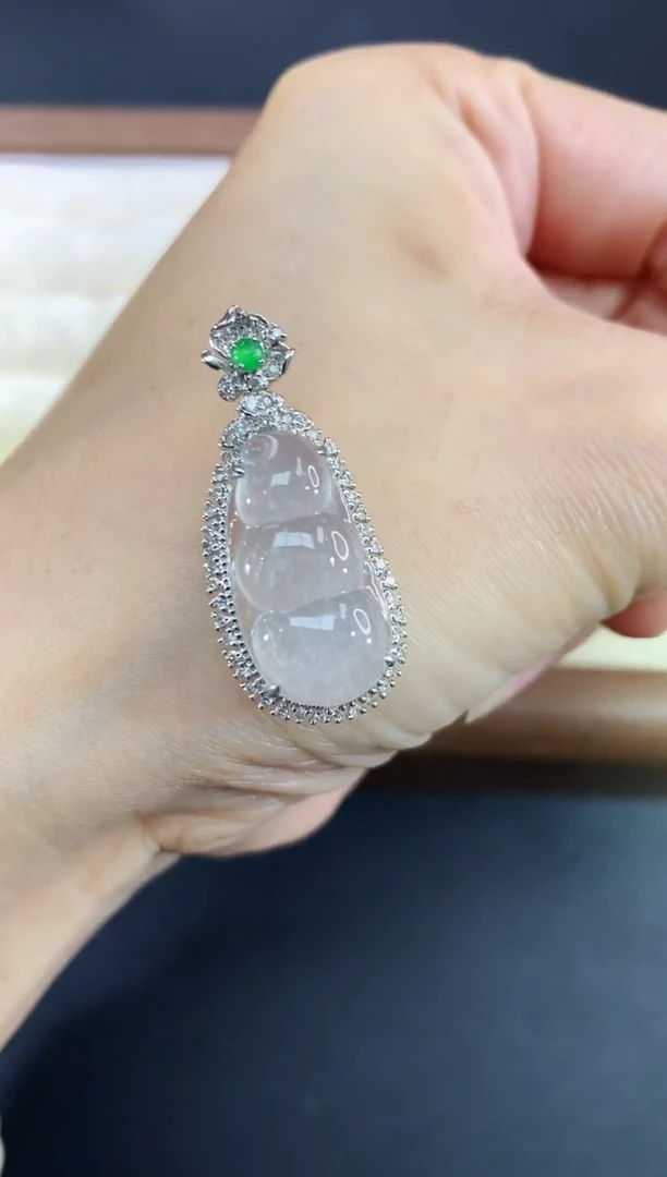 吊坠(不含链)18K金镶嵌翡翠125|8800