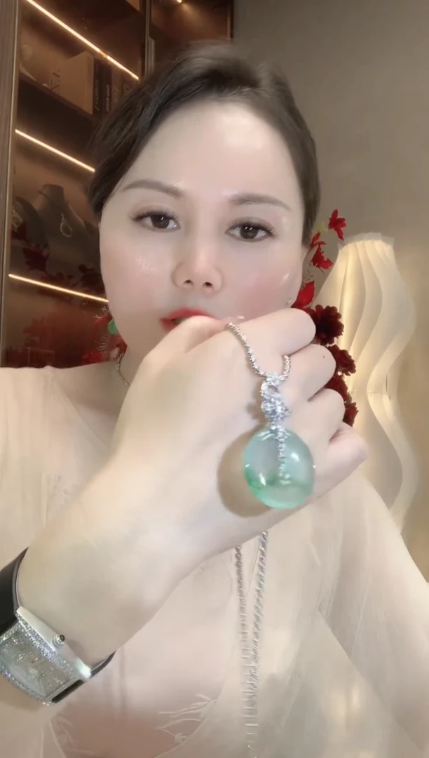 吊坠(不含链)18K金镶嵌翡翠C65