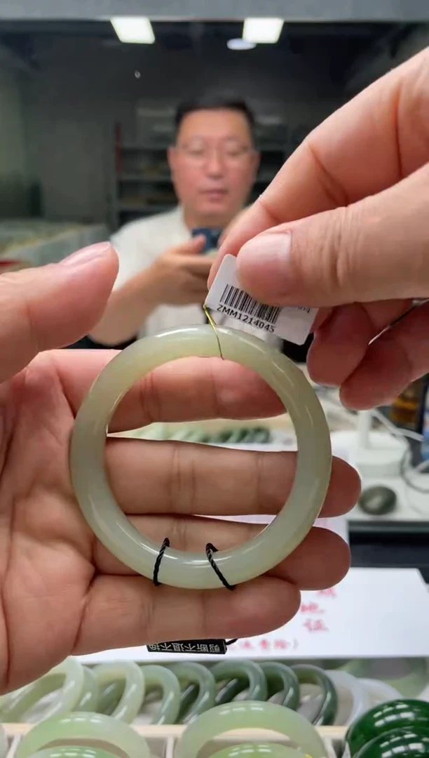 【闪购商品】和田玉手镯未镶嵌编码 4045圈口54-55