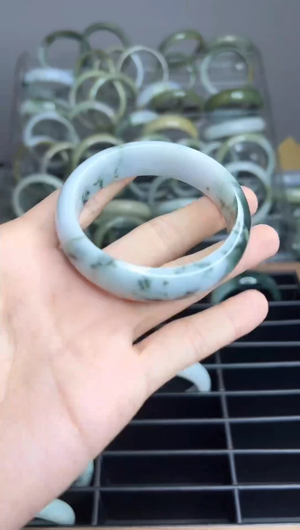 翡翠手镯未镶嵌老料手镯