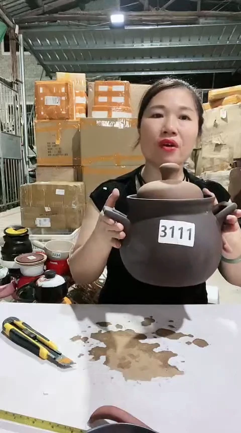 3111瑕疵紫砂大肚锅。
