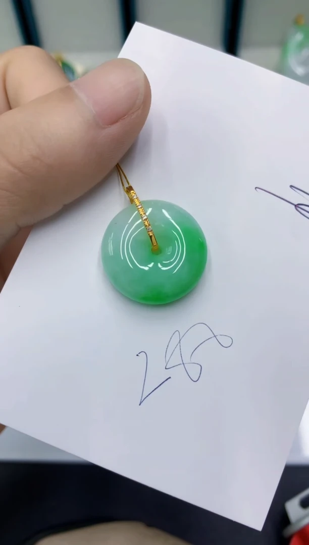 颈饰18K金镶嵌翡翠翡翠