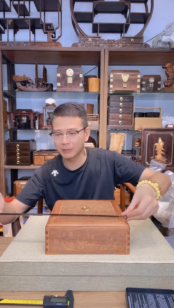 乌木类书架297缅花雕刻龙凤果盒  瑕疵