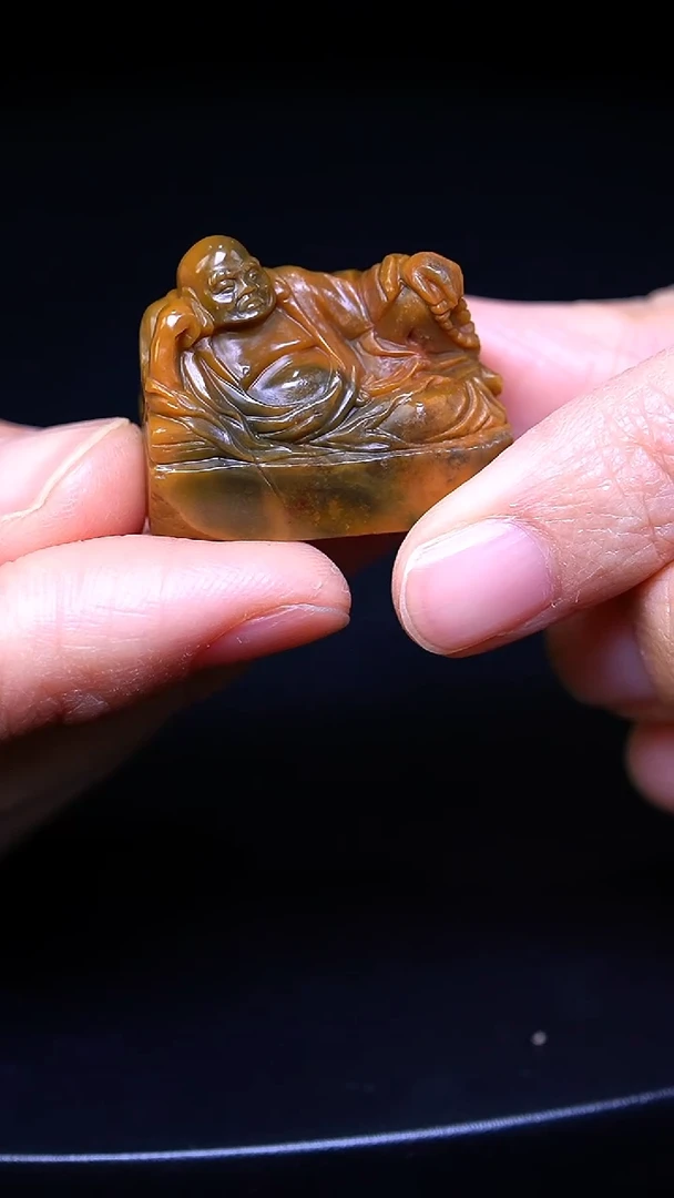 寿山石其他大****P乌鸦皮田黄石印章