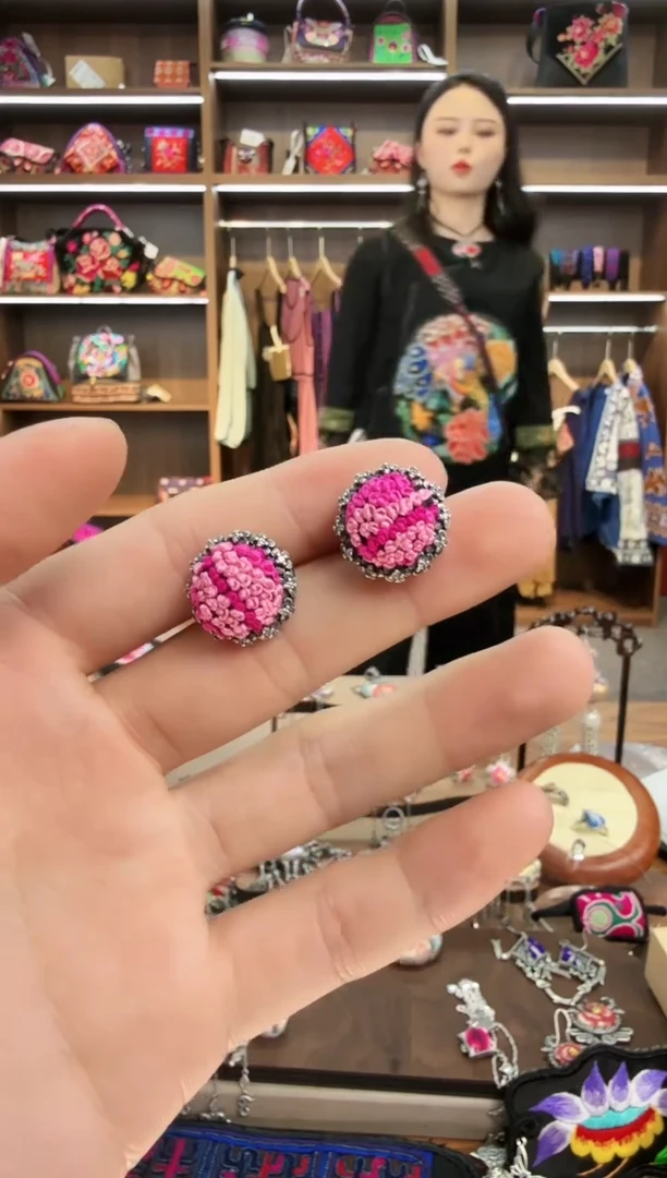【闪购商品】织绣61蒙阿苏苗绣传承