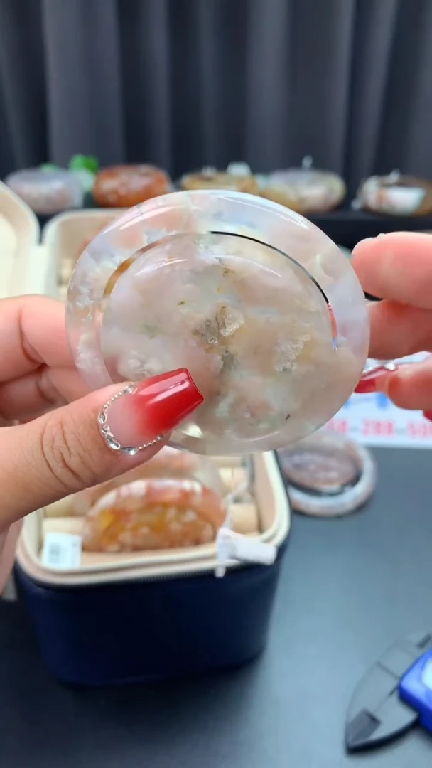 未镶嵌手镯石英质玉（52圈口）赠送镯心