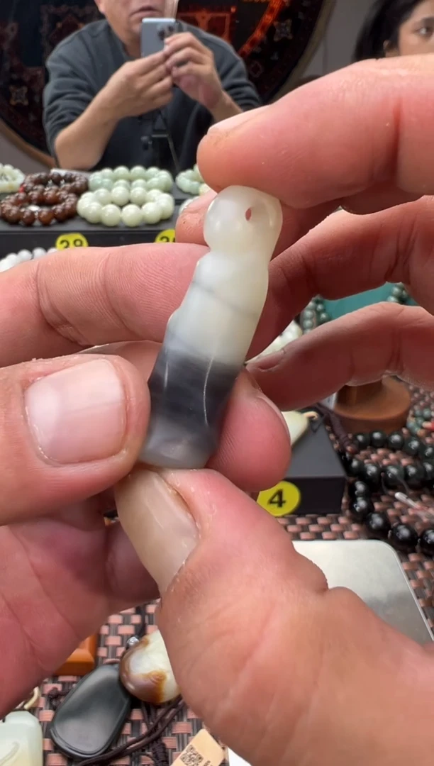 吊坠(赠链)未镶嵌和田玉青花吊坠