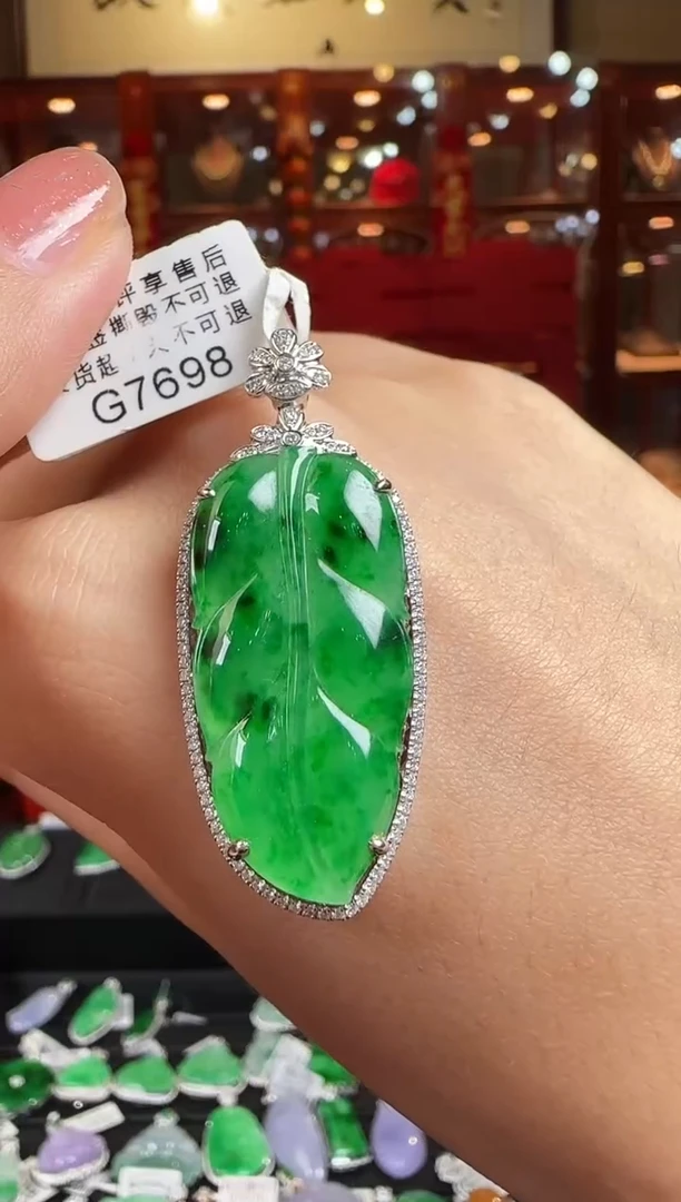 翡翠18K金镶嵌颈饰G7698冰辣绿叶子