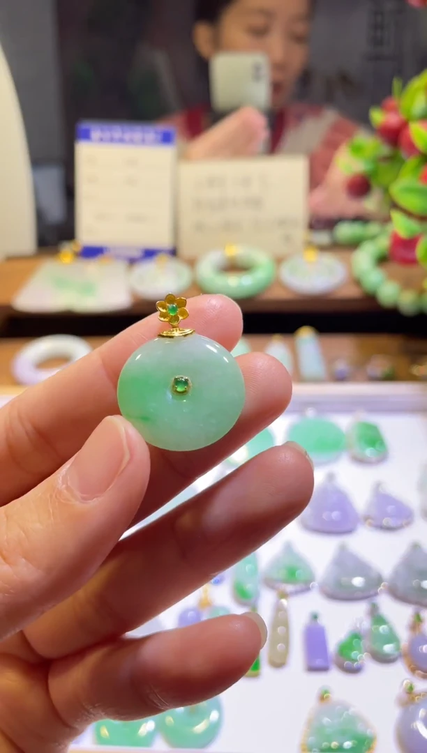 吊坠(不含链)18K金镶嵌翡翠平安扣