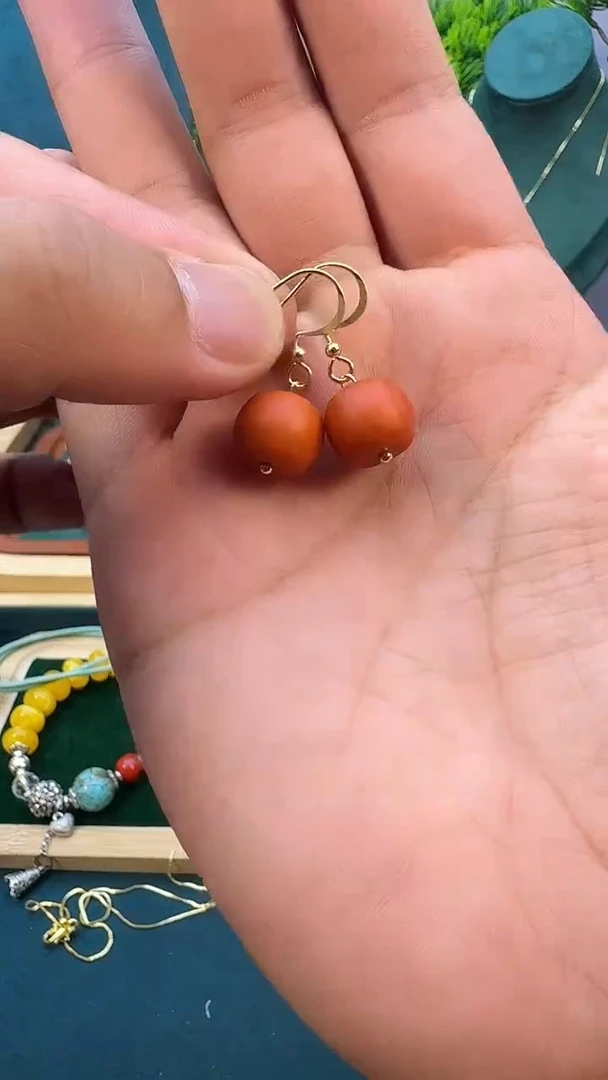 14K金镶嵌蜜蜡耳饰E67