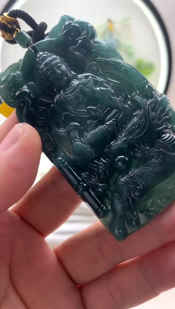 翡翠未镶嵌颈饰大势至