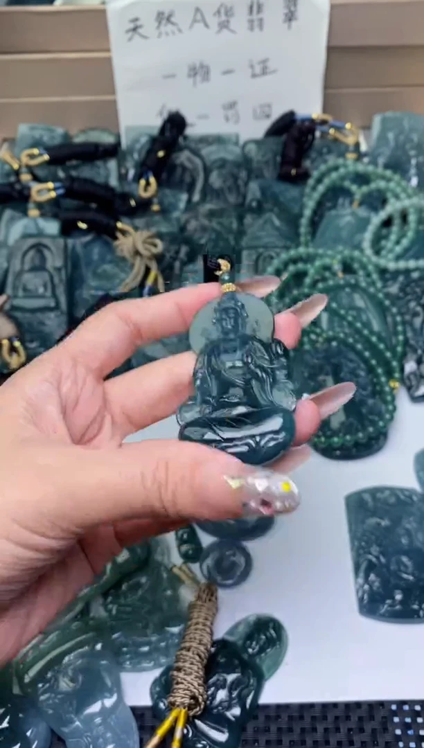 颈饰未镶嵌翡翠