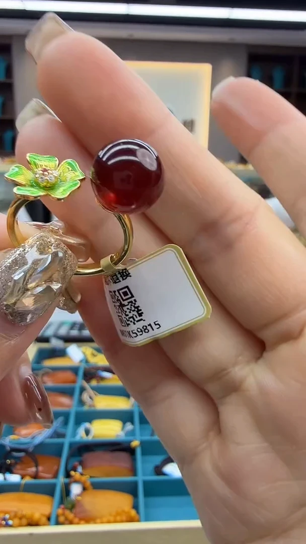 未镶嵌琥珀戒指18秒拍号 假一罚三