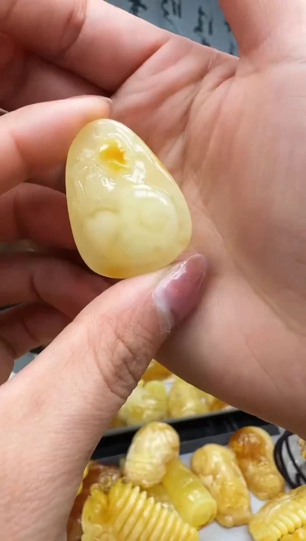 【闪购商品】琥珀裸石未镶嵌挂坠