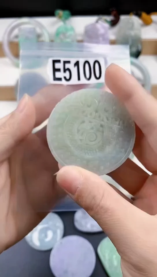 颈饰未镶嵌翡翠天然翡翠吊坠挂件