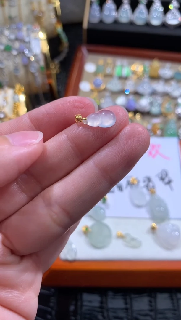 颈饰18K金镶嵌翡翠翡翠