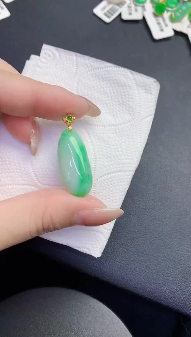 颈饰未镶嵌翡翠缅甸天然翡翠A货