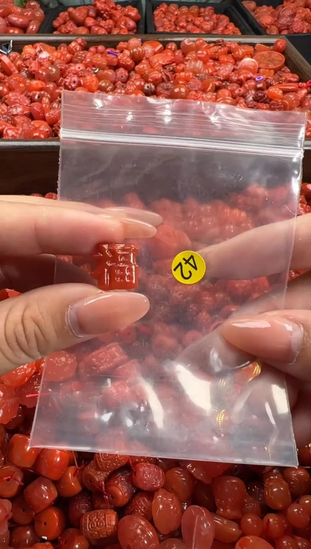 南红玛瑙未镶嵌颈饰1