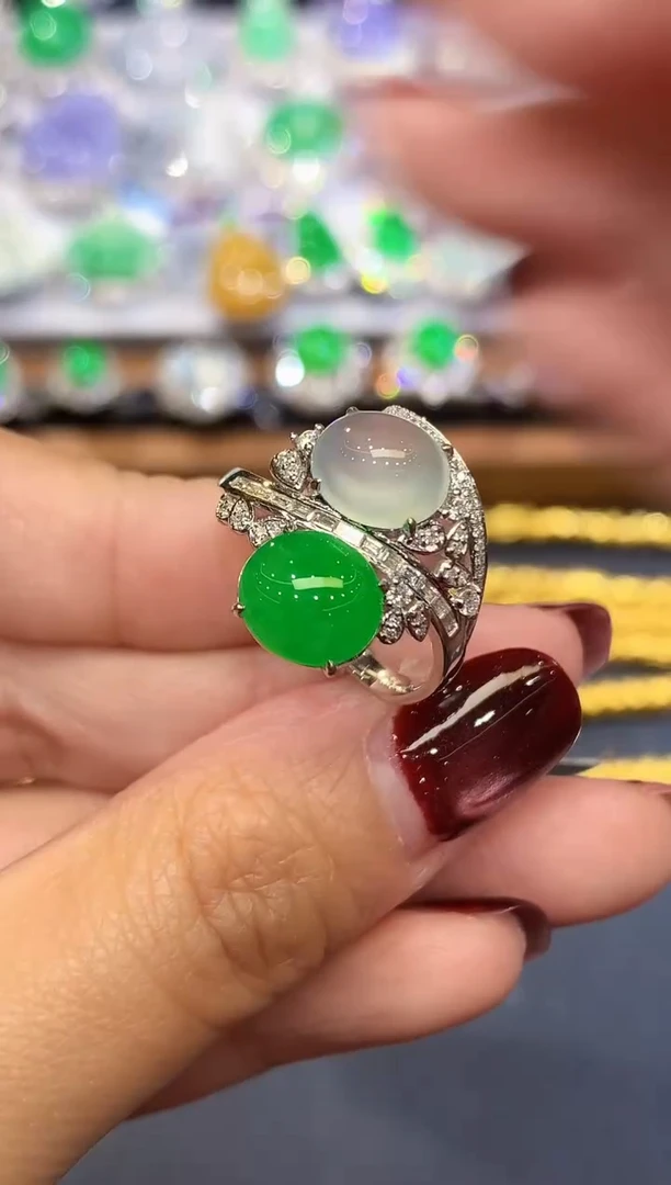 18K金镶嵌戒指翡翠圆*意多样性发其一