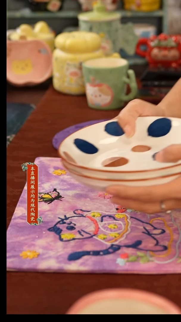 摆件陶景德镇手工手绘卡哇伊美器