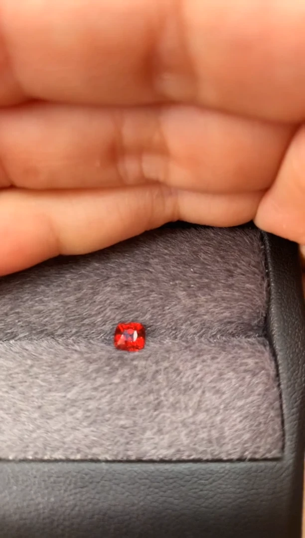 未镶嵌裸石定制尖晶石枕型 红焦糖色调 0.60ct